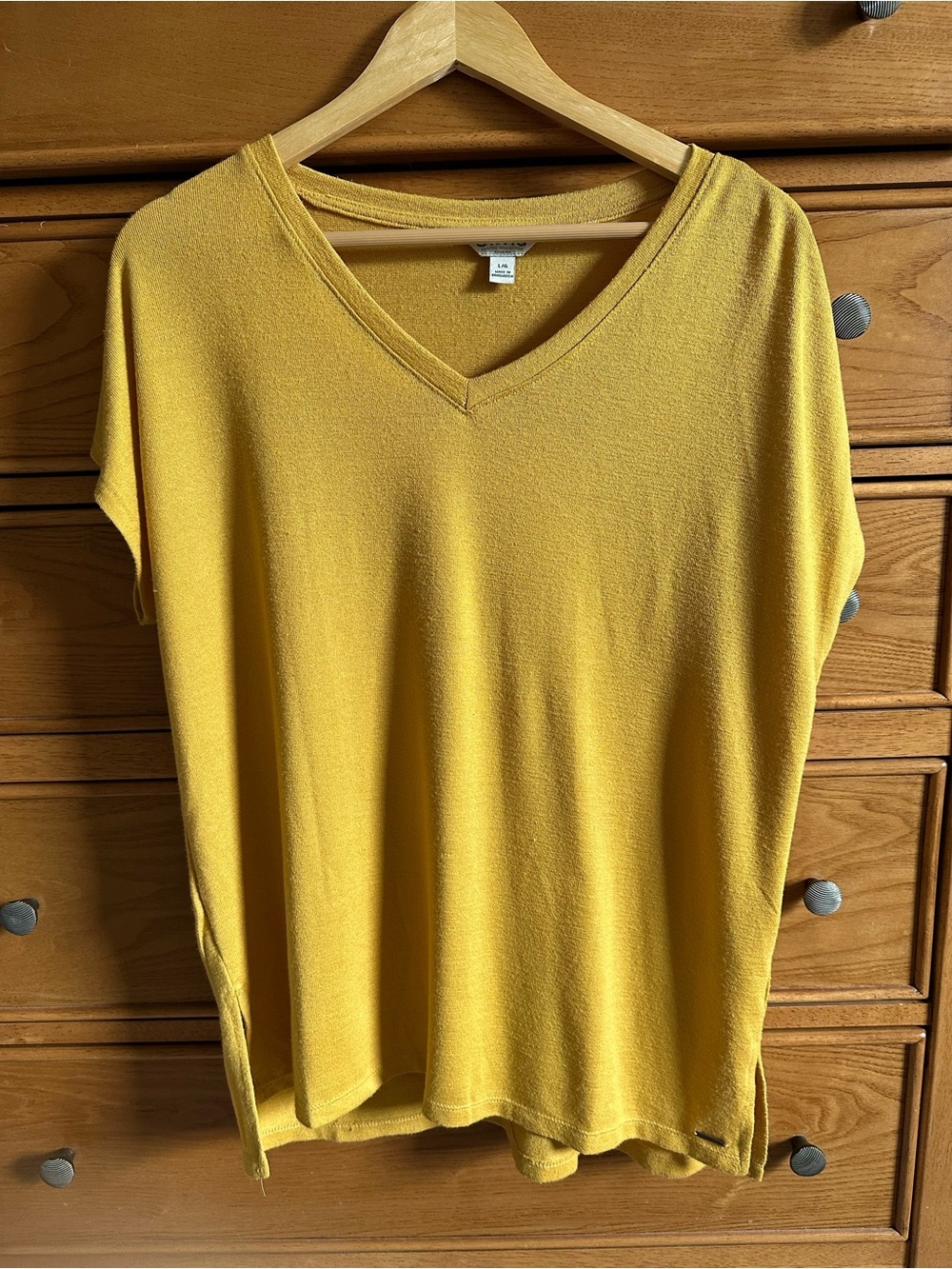 Orvis Shirt Womens Large Yellow V Neck Short Sleeve Stretch Pullover Mustard